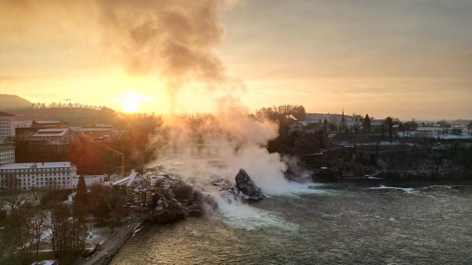 Sonnenaufgang bei eisigen Temperaturen